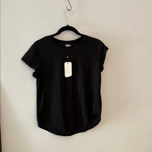 CALIA by Carrie Underwood Black Short Sleeve Tee